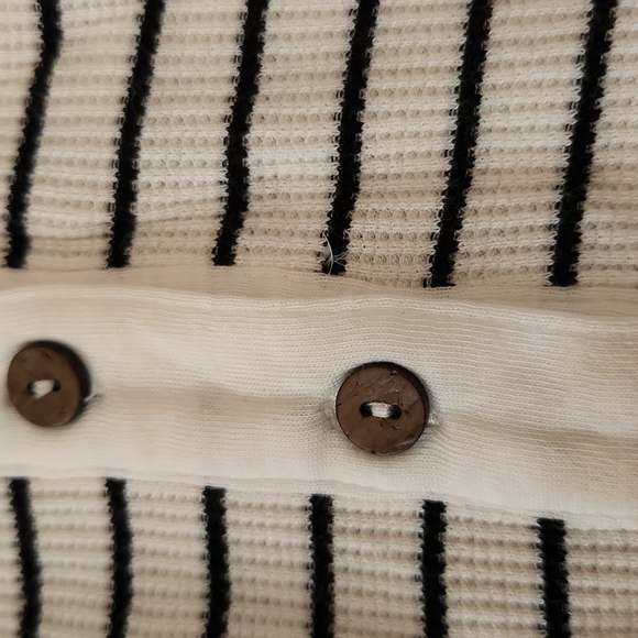 Carly Jean LA - Sweater - Picture 4 of 5